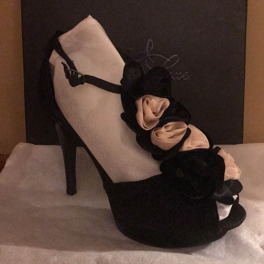 Beautiful Rose Bud Pin Up Platform Shoes